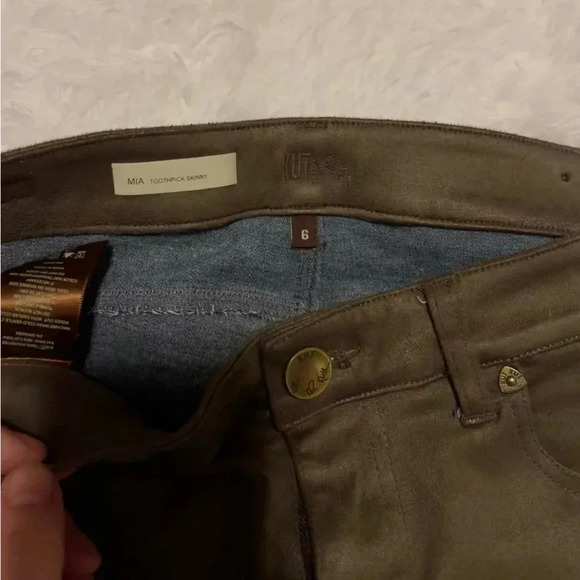 Kut from the Kloth Mia Toothpick Skinny Pants Size 6 Taupe Bottoms - Picture 6 of 6